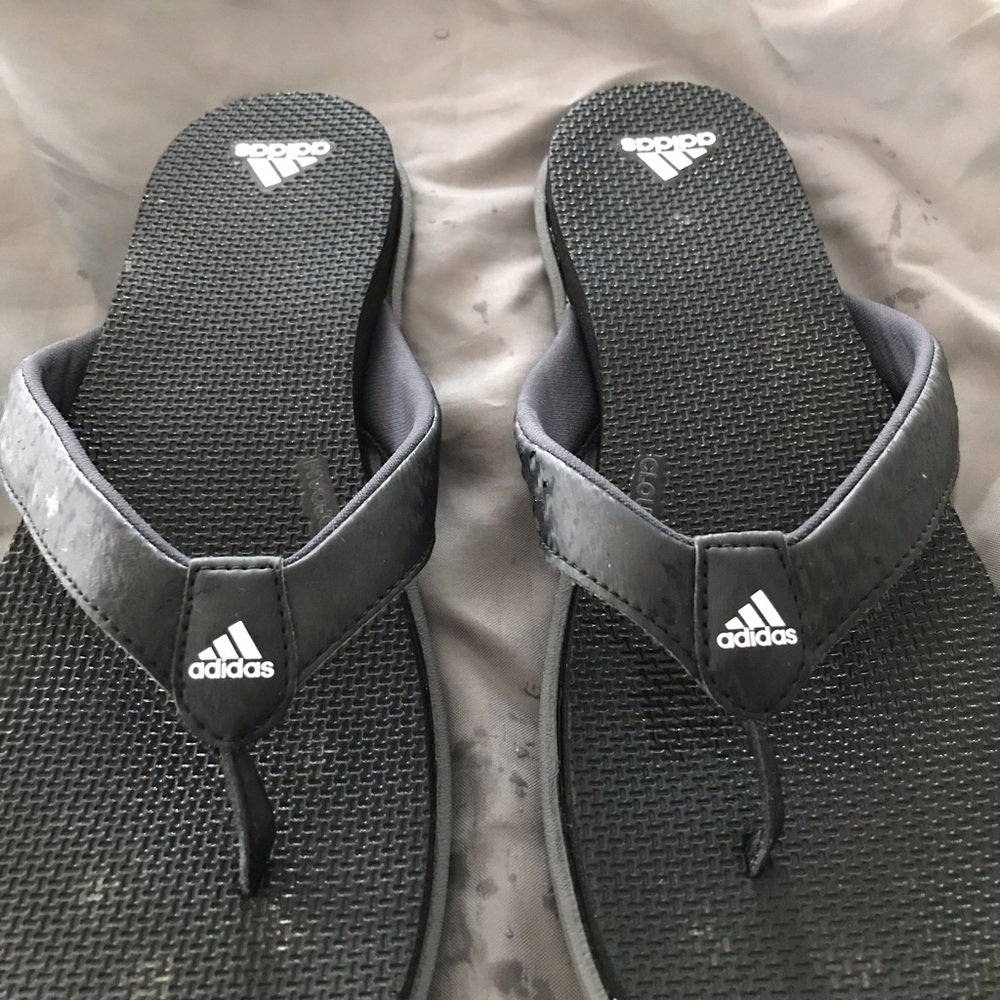 Addidas flip flop